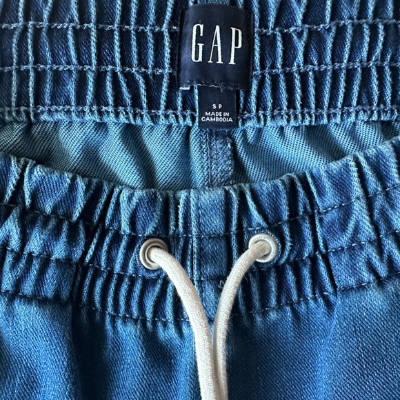 GAP Jean Joggers in Size Small 💙 - Picture 3 of 4